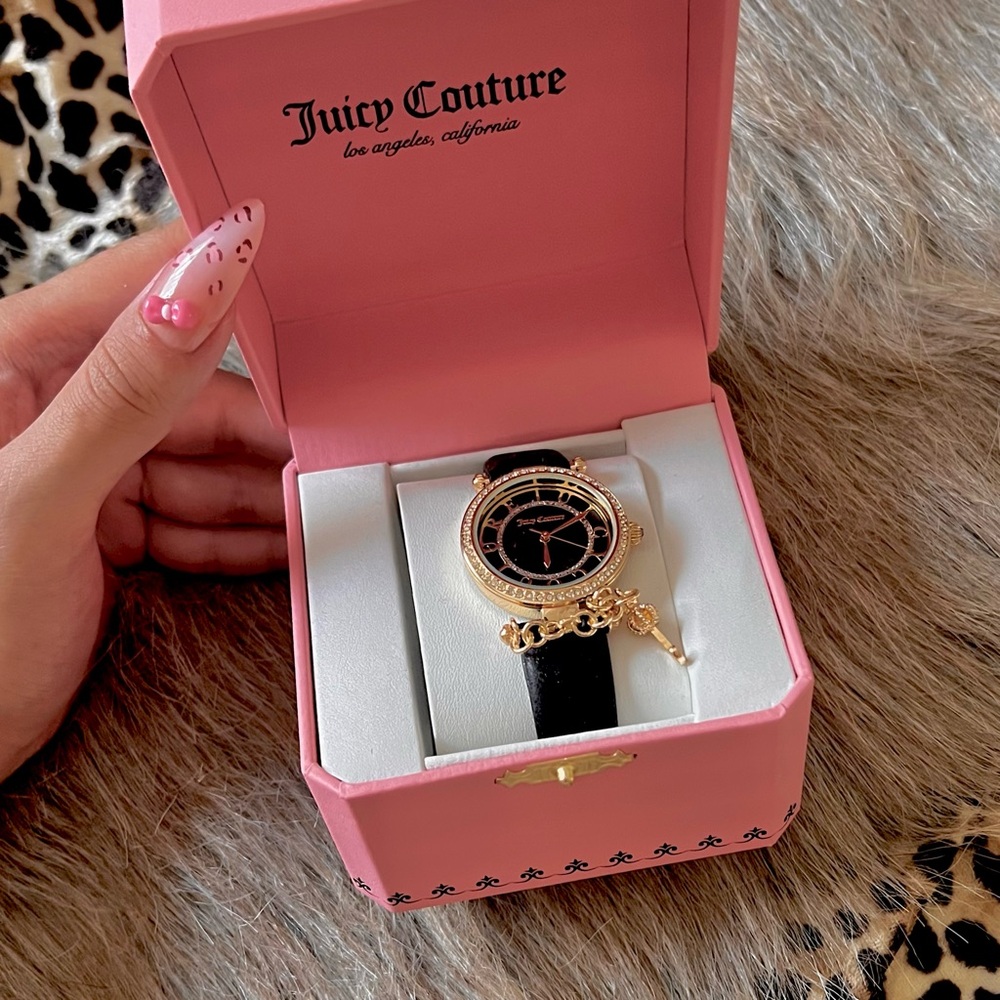 ꕤ 𝐒𝐎𝐋𝐃 ꕤ JUICY COUTURE Women’s Analog Watch in Black and Gold ⋆ NWOT ⋆